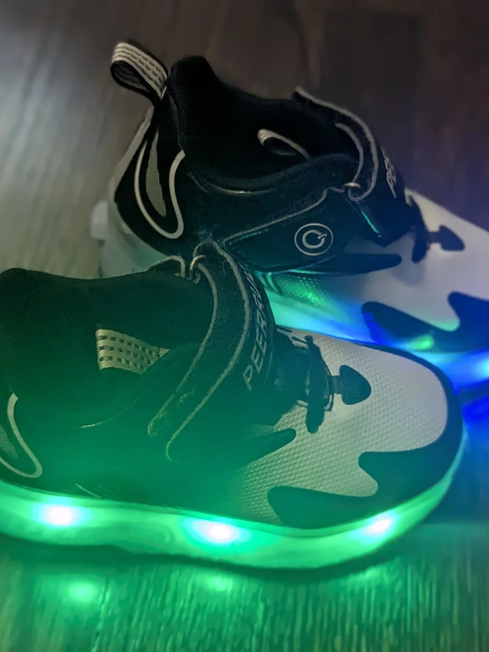 Jiandian LED Light Up Roller Shoes Kids Size 11